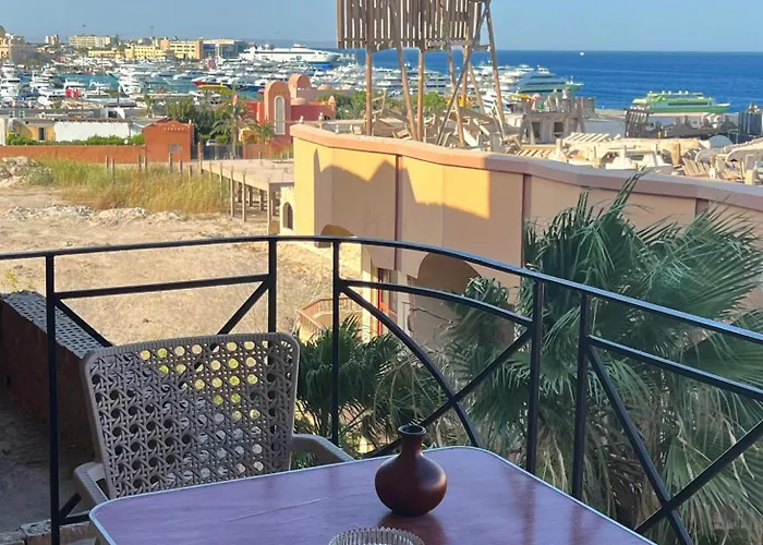 One Bedroom With Sea View In The Centre Apartment *